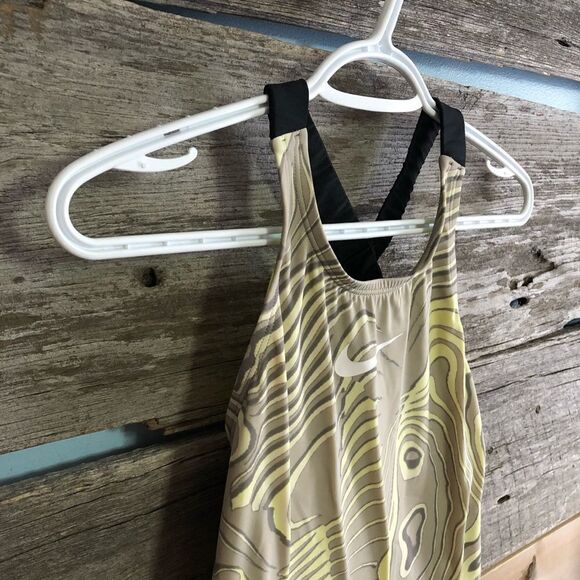 nike Size Large (11-13yrs) Yellow Neon/Black Activewear Tank Top - Picture 2 of 4